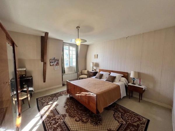 CHÂTELLERAULT – Maison familiale 152 m² – 5 chambres – Vie de plain-pied – Terrain 1 000 m²