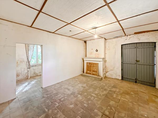 Ensemble immobilier - 1 maison + 1 longère à rénover + dépendances