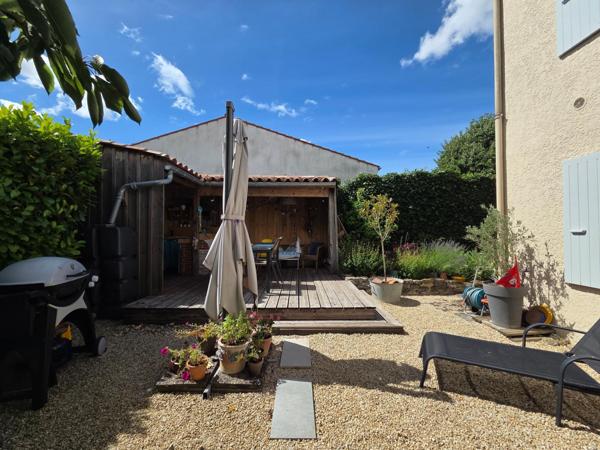 Maison à SAINT-JEAN-D'ANGELY, 17400 - 6 pièces 130m²