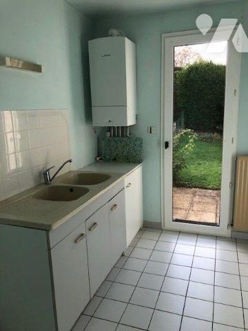 Maison à Vendre à Bourgbarré (35230), emplacement idéal à proximité immédiate d'un arrêt de bus...