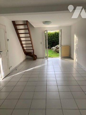 Maison à Vendre à Bourgbarré (35230), emplacement idéal à proximité immédiate d'un arrêt de bus...