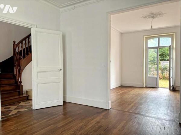 NANTES – SAINT-FÉLIX Hôtel particulier de 145,22 m² habitables sur terrain de 167 m². garage