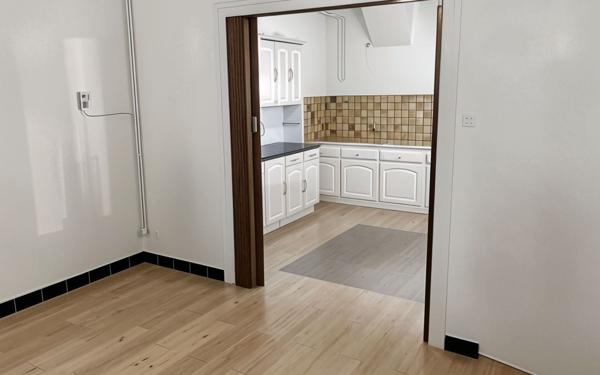 Maison à vendre    5 pièces •  Nay