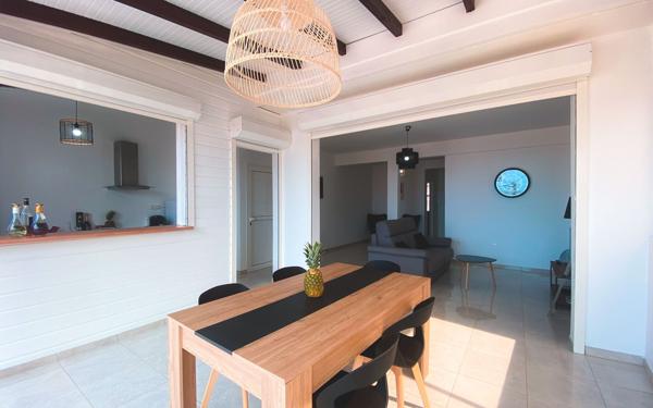 Immeuble à vendre    5 pièces • 239 m2 Rivière-Salée
