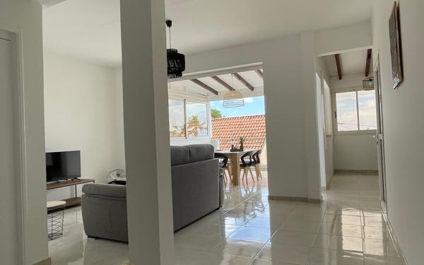 Immeuble à vendre    5 pièces • 239 m2 Rivière-Salée