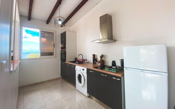 Immeuble à vendre    5 pièces • 239 m2 Rivière-Salée