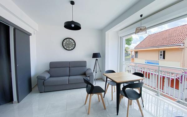 Immeuble à vendre    5 pièces • 239 m2 Rivière-Salée