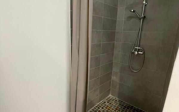 Immeuble à vendre    5 pièces • 239 m2 Rivière-Salée