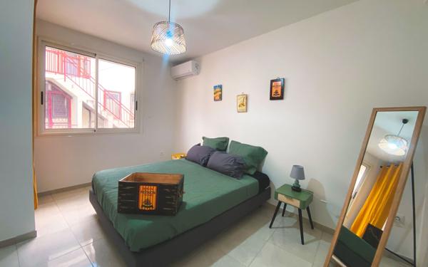 Immeuble à vendre    5 pièces • 239 m2 Rivière-Salée