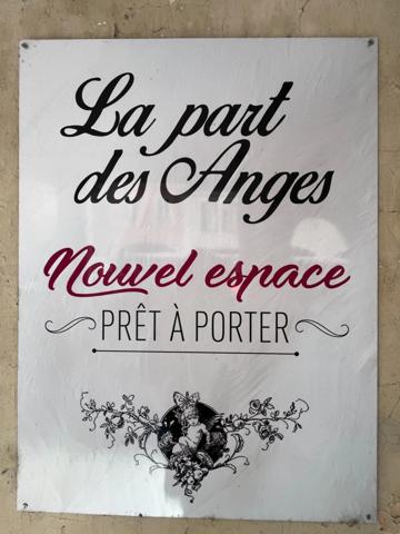 Dpt Saône et Loire (71), à vendre LOUHANS très beau magasin de Prêt-à-porter, rue des Arcades