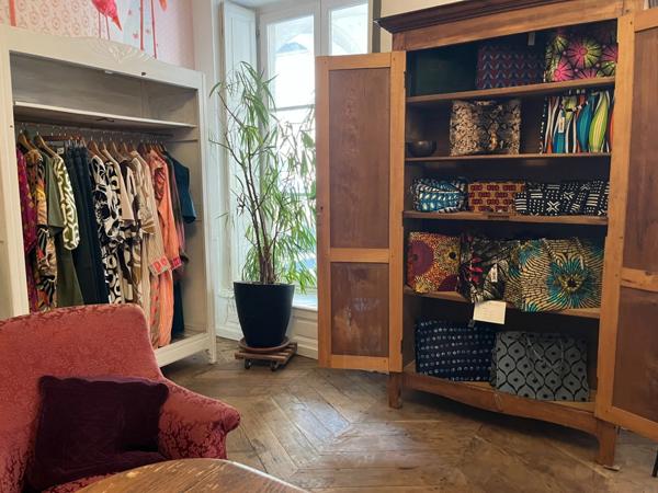 Dpt Saône et Loire (71), à vendre LOUHANS très beau magasin de Prêt-à-porter, rue des Arcades