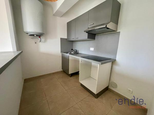 DRAGUIGNAN T2 GARAGE BALCON PARKING