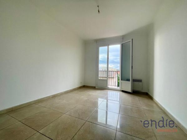 DRAGUIGNAN T2 GARAGE BALCON PARKING