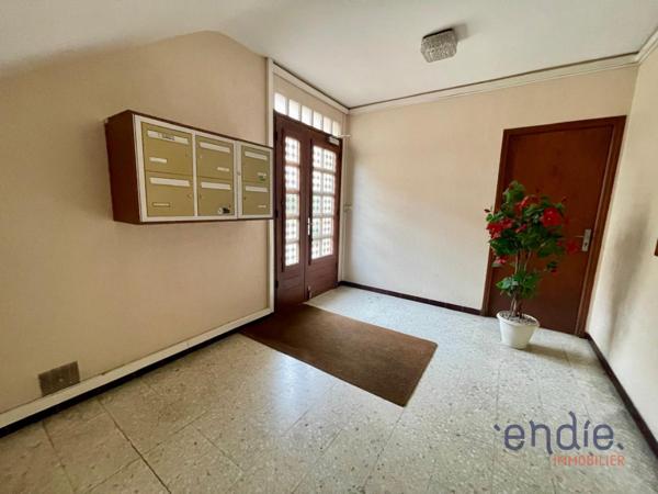 DRAGUIGNAN T2 GARAGE BALCON PARKING