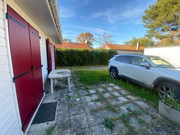 LANTON / BELLE PARCELLE 834m2 / DEUX GRANDS GARAGES / MAISON A RENOVER  100m2 env