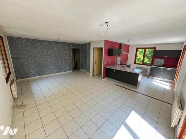 Maison 4 pièces (environ 85 m² habitables) située en impasse et à proximité du centre-ville