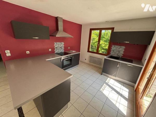 Maison 4 pièces (environ 85 m² habitables) située en impasse et à proximité du centre-ville