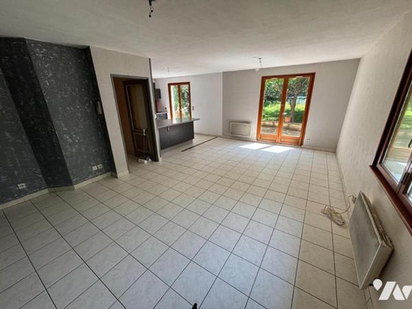 Maison 4 pièces (environ 85 m² habitables) située en impasse et à proximité du centre-ville