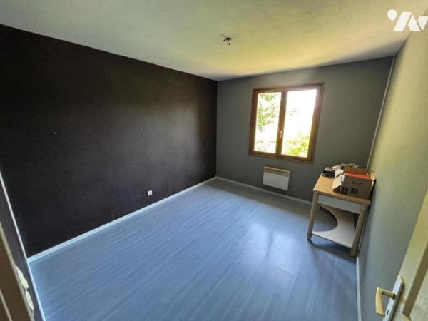 Maison 4 pièces (environ 85 m² habitables) située en impasse et à proximité du centre-ville