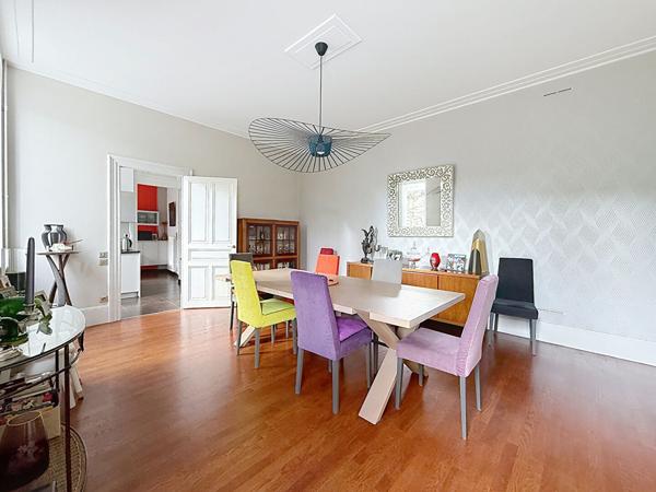 Centre ville Maison de Maître 7 pièces vaste jardin 3 stationnements