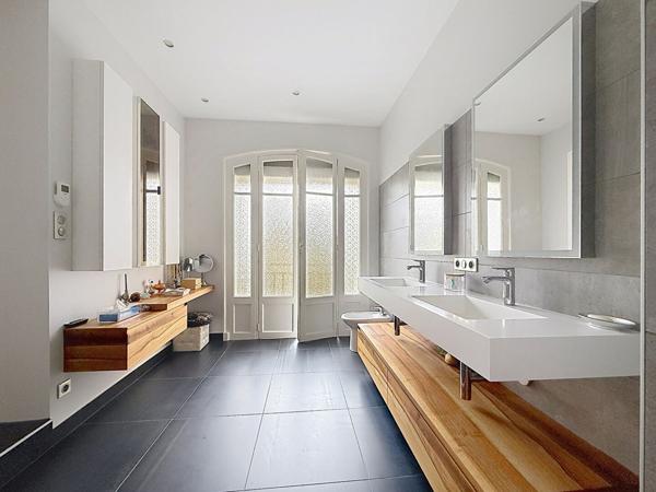 Centre ville Maison de Maître 7 pièces vaste jardin 3 stationnements