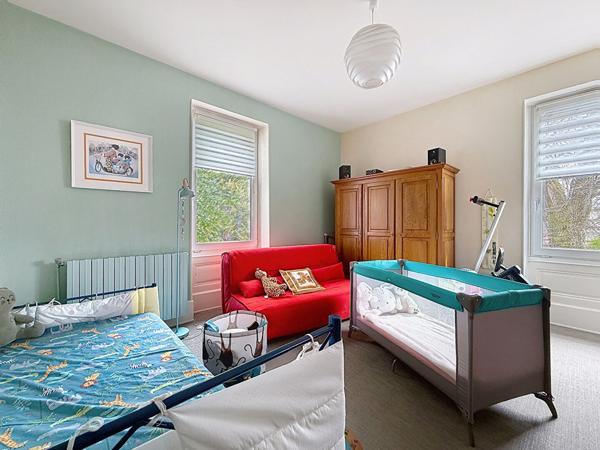 Centre ville Maison de Maître 7 pièces vaste jardin 3 stationnements