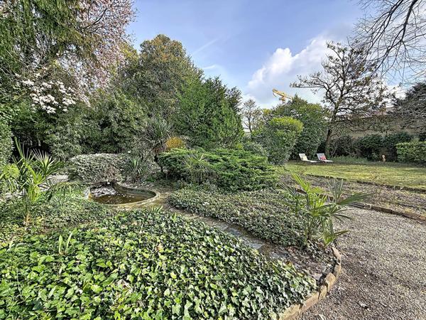 Centre ville Maison de Maître 7 pièces vaste jardin 3 stationnements