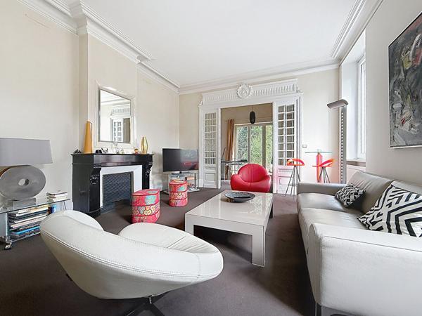 Centre ville Maison de Maître 7 pièces vaste jardin 3 stationnements