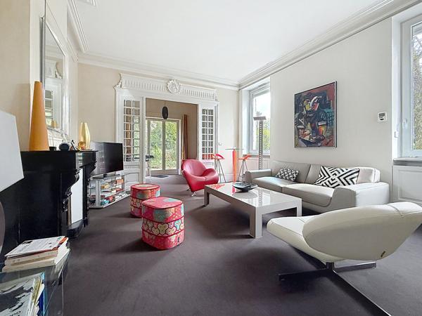 Centre ville Maison de Maître 7 pièces vaste jardin 3 stationnements