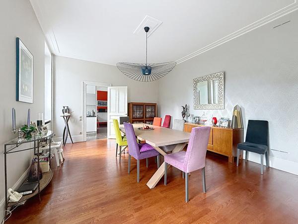 Centre ville Maison de Maître 7 pièces vaste jardin 3 stationnements