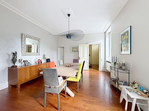 Centre ville Maison de Maître 7 pièces vaste jardin 3 stationnements