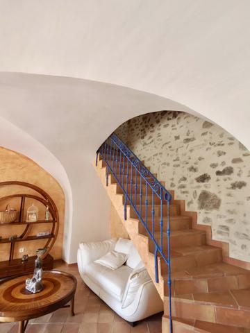 Crest (26400) Drôme Provençale : Ancienne bergerie entièrement rénovée d'environ 900m2 habitables, 47 ha, piscine naturelle