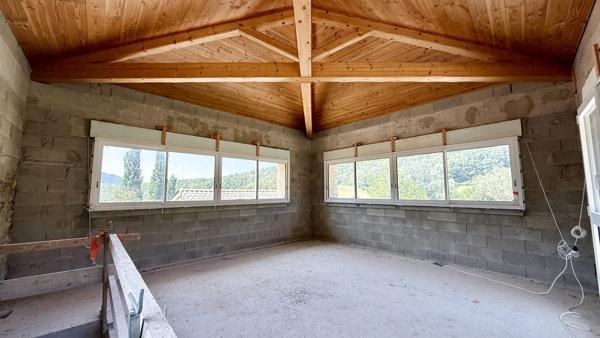 Crest (26400) Drôme Provençale : Ancienne bergerie entièrement rénovée d'environ 900m2 habitables, 47 ha, piscine naturelle