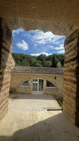 Crest (26400) Drôme Provençale : Ancienne bergerie entièrement rénovée d'environ 900m2 habitables, 47 ha, piscine naturelle