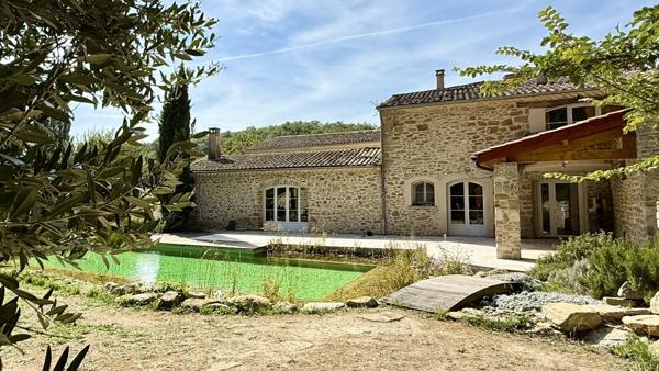 Crest (26400) Drôme Provençale : Ancienne bergerie entièrement rénovée d'environ 900m2 habitables, 47 ha, piscine naturelle