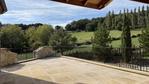 Crest (26400) Drôme Provençale : Ancienne bergerie entièrement rénovée d'environ 900m2 habitables, 47 ha, piscine naturelle