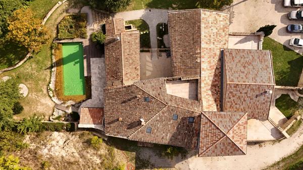 Crest (26400) Drôme Provençale : Ancienne bergerie entièrement rénovée d'environ 900m2 habitables, 47 ha, piscine naturelle