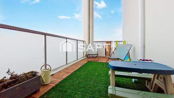 Duplex coup de cœur aux derniers étages avec terrasse, à deux pas du métro ligne 11