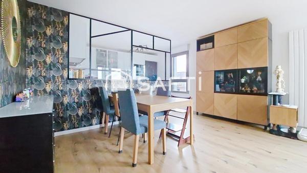 Duplex coup de cœur aux derniers étages avec terrasse, à deux pas du métro ligne 11