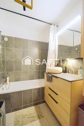 Duplex coup de cœur aux derniers étages avec terrasse, à deux pas du métro ligne 11