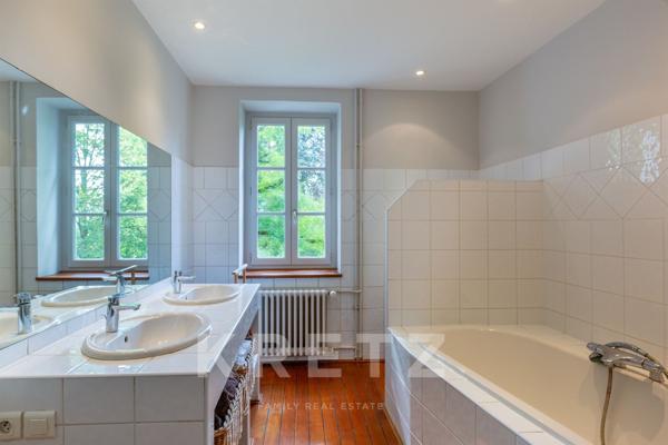 Maison de charme au cœur d’un parc arboré