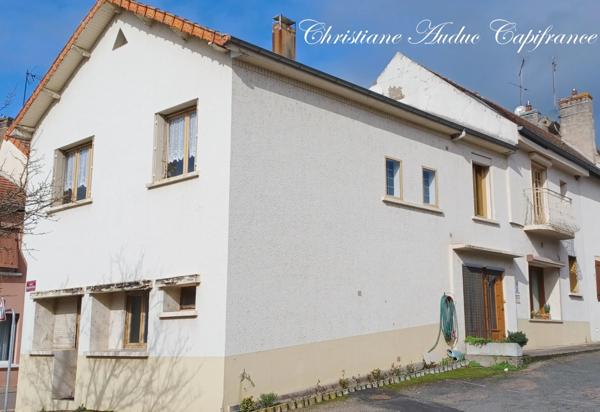 Entre Cluny et Charolles, maison de centre bourg de 153 m², avec 2 logements.