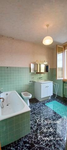 Entre Cluny et Charolles, maison de centre bourg de 153 m², avec 2 logements.