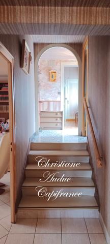 Entre Cluny et Charolles, maison de centre bourg de 153 m², avec 2 logements.