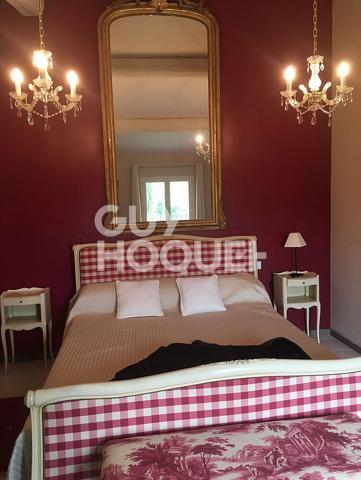 BEAUCAIRE LOCATION MEUBLE appartement 145 m² 3 chambres avec jardin terrasse et piscine privative .