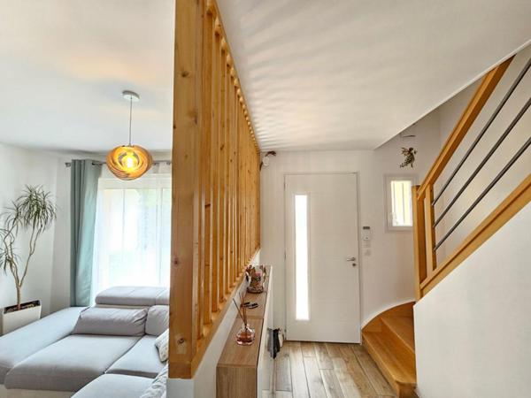 Vernon - Maison récente de 2010 de 96.41 m2 - 4 chambres sur sous-sol total - Jardin plat de  891 m2 -  Prix :  345.000