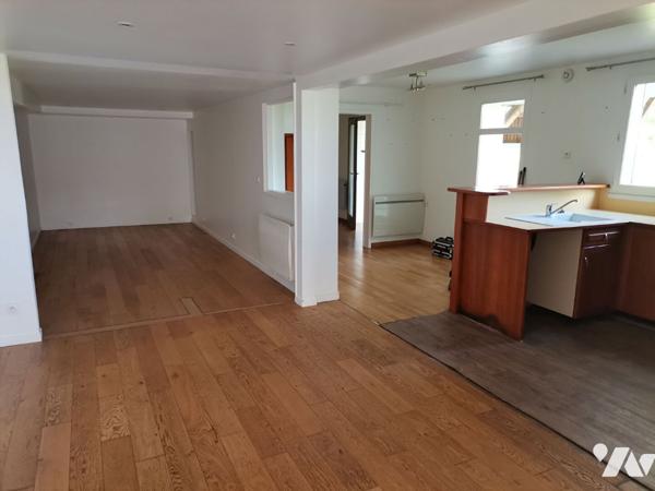 IFFENDIC - EXCLUSIVITE, maison atypique de 137 m² hab. avec grand garage.