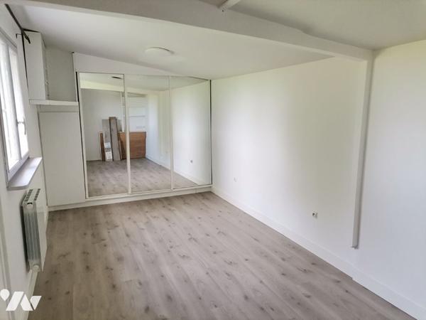 IFFENDIC - EXCLUSIVITE, maison atypique de 137 m² hab. avec grand garage.