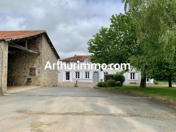 Vente                                                      Propriété
                        
                     8 pièces                      233 m2                     à Nueil-les-Aubiers