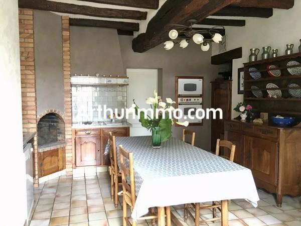 Vente                                                      Propriété
                        
                     8 pièces                      233 m2                     à Nueil-les-Aubiers